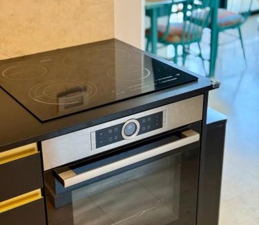 Yehuda Hamaccabi Apartment | Lovely 1-bedroom apartment in The best location