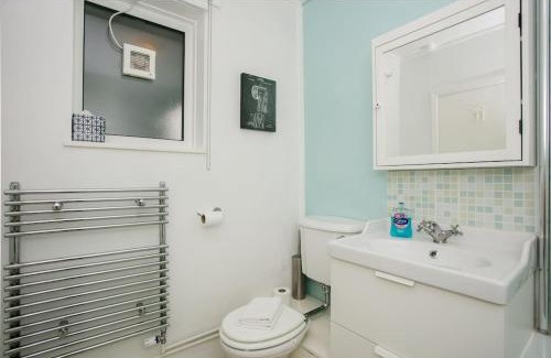Canonbury Apartment | Lovely 1 Bedroom Apartment w/Balcony in Dalston