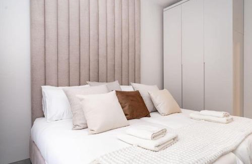 Mea She'arim Apartment | Lovely 1 bedroom apt w/pool. Haneviim st jerusalem