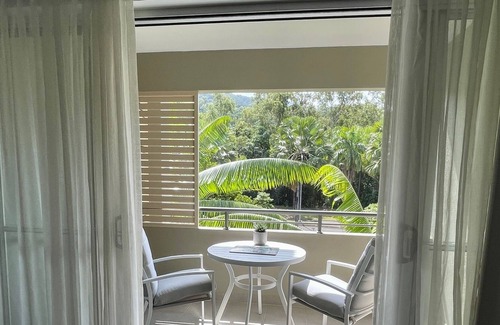 Clifton Beach Apartment | Lovely 1 Bedroom Studio Apartment with Pool