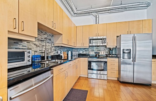 Civic Center Mall Condo | Lovely 1 Bedroom Condo with Office in the Heart of Old Town!