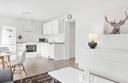 Svolvaer Apartment | Lovely 1 bedroom downstairs apartment with free parking