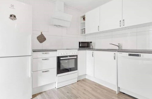 Svolvaer Apartment | Lovely 1 bedroom downstairs apartment with free parking