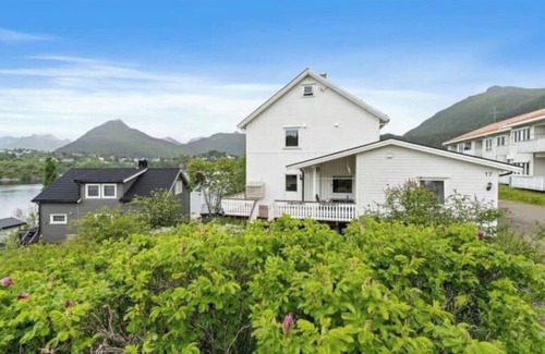 Svolvaer Apartment | Lovely 1 bedroom downstairs apartment with free parking