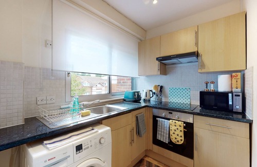 Hillside Apartment | Lovely 1 bedroom flat in Wimbledon