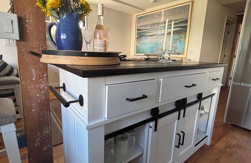 Laguna Beach Apartment | Lovely 1-bedroom Laguna Beach Suite, just a short stroll to Crescent Bay