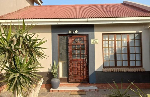 Walvis Bay House | Lovely 1 bedroom Loft in the Heart of Walvisbay.