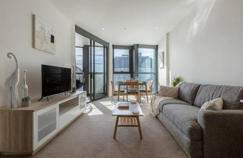 Cremorne Apartment | Lovely 1 bedroom with free parking on premises - 00209