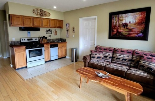 Lincoln Condo | Lovely 1 BR Apt w/pool & gorgeous view of Loon Mtn
