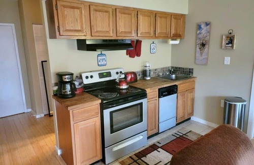 Lincoln Condo | Lovely 1 BR Apt w/pool & gorgeous view of Loon Mtn
