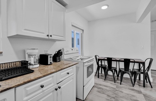 South Lake Apartment | Lovely 1 BR Walking Distance To Ocean - Suite 9