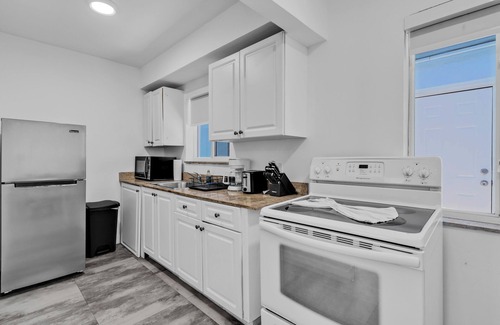 South Lake Apartment | Lovely 1 BR Walking Distance To Ocean - Suite 9