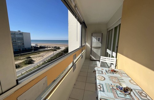 Saint-Hilaire-de-Riez Apartment | Lovely 1-BR Apartment 100m from Beach with Private Parking