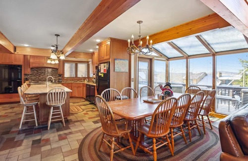 Timberline House | Lovely 10 bedroom home offers the perfect place for your next gathering.