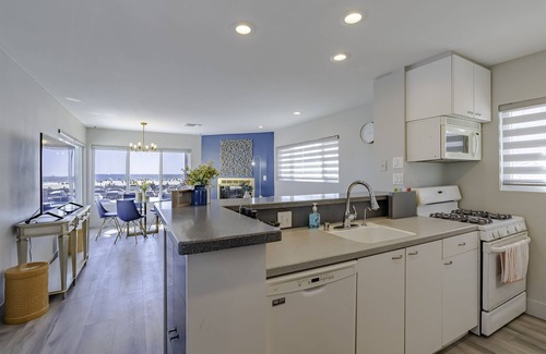 Los Angeles County Apartment | Lovely 1BR + Free Parking in Venice Beach, Sleep 4
