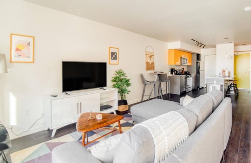 Wilburton Apartment | Lovely 1BR in Bellevue, Gym + Pet-Friendly