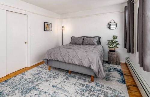Munjoy Hill Apartment | LOVELY 2 BD | EASTERN PROM | 2 MIN WALK TO OCEAN