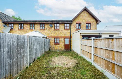 Custom House Apartment | Lovely 2 Bd Hse with Parking near Excel