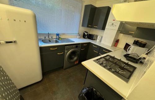 Knowle Sands Apartment | Lovely 2-bed Apartment in Knowle
