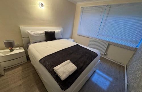 Knowle Sands Apartment | Lovely 2-bed Apartment in Knowle