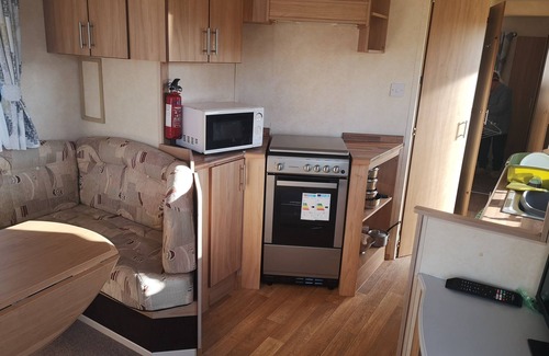 Walton on the Naze Cabin | Lovely 2-bed Caravan in Walton on the Naze