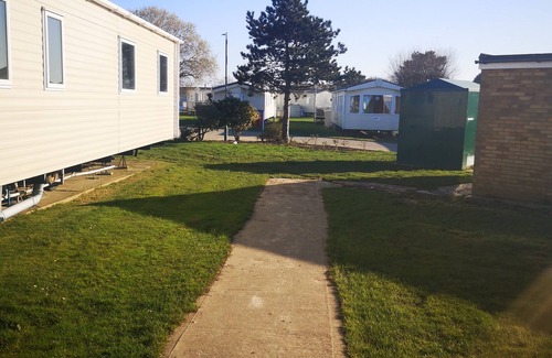 Walton on the Naze Cabin | Lovely 2-bed Caravan in Walton on the Naze