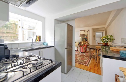 Queen's Park Apartment | Lovely 2 bed flat with Garden in Queen's Park