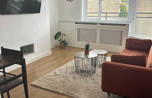 Sands End Apartment | Lovely 2 bed flat in the heart of Fulham
