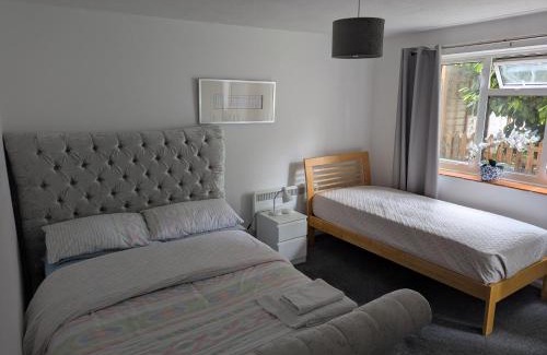 Langton Green Apartment | Lovely 2 bedroom apartment with a garden