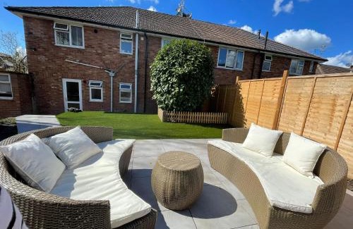 Langton Green Apartment | Lovely 2 bedroom apartment with a garden
