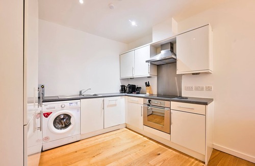 Tower Hill Apartment | Lovely 2 BED Tower Bridge Apartment Sleeps 6