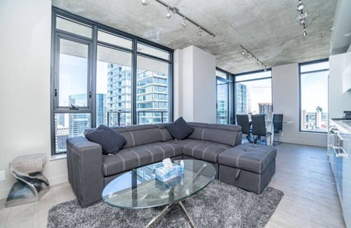 Connaught Condo | lovely 2 bed with 2 bath condo in downtown