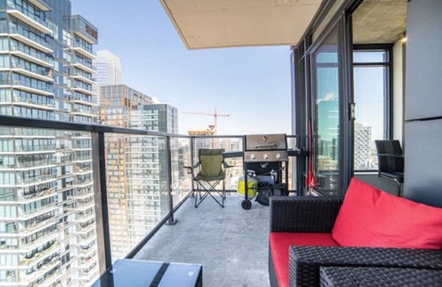 Connaught Condo | lovely 2 bed with 2 bath condo in downtown