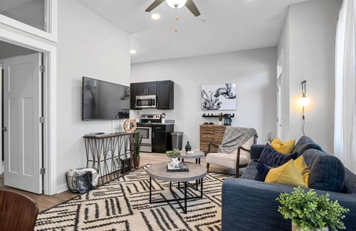 Hillsboro Village Condo | Lovely 2 Bedroom,3 Bed - Near Restaurants, Bars, Shopping + Vanderbilt & Belmont