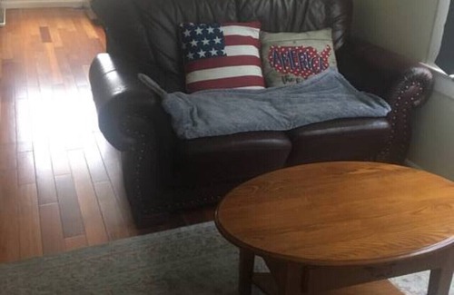 Niskayuna Apartment | Lovely 2 bedroom apartment with free parking