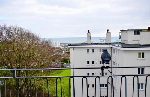 Brighton Apartment | Lovely 2 Bedroom Apartment with Balcony and Sea views