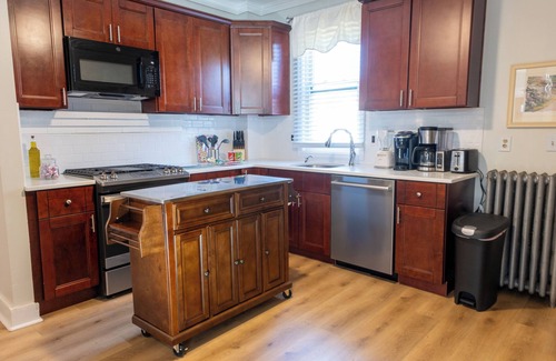 Plainfield Apartment | Lovely 2-bedroom apartment in Plainfield with WI-FI AC and a fenced in bac yard