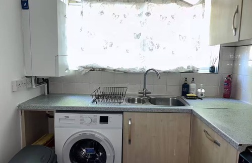 Jubilee Apartment | Lovely 2-bedroom apartment in London with Free Parking