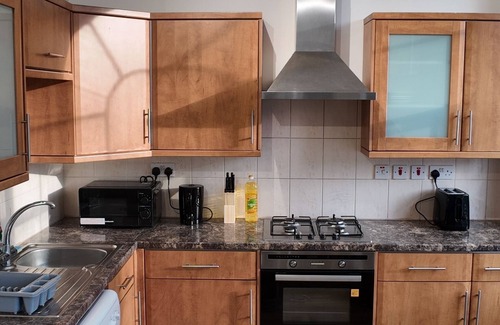 Somers Town Apartment | Lovely 2-bedroom apartment with AC in vibrant LondonHW1A