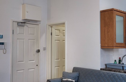 Somers Town Apartment | Lovely 2-bedroom apartment with AC in vibrant LondonHW1A
