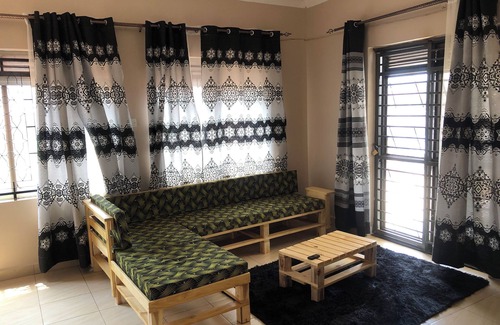 Jinja House | Lovely 2-bedroom apartment in Jinja with WiFi, with in the city