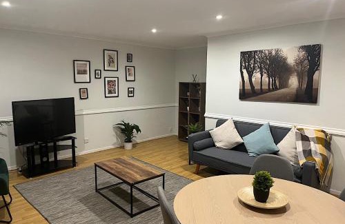 Custom House Apartment | Lovely 2 bedroom apartment with parking space