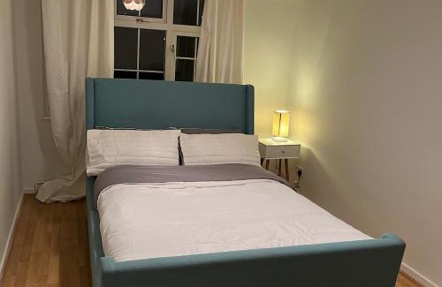 Custom House Apartment | Lovely 2 bedroom apartment with parking space