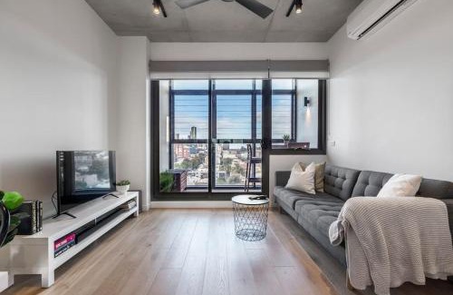 Cremorne Apartment | Lovely 2 bedroom apt with views to South Yarra - 03178