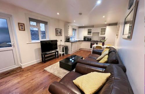 Ferndale Apartment | Lovely 2 Bedroom Garden Flat in London