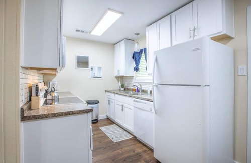 Midlothian Apartment | Lovely 2 bedroom in Midlothian, 3 minutes from downtown.