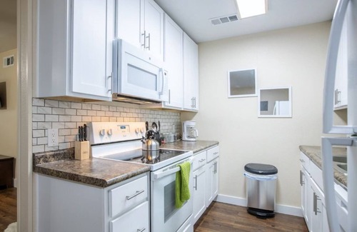 Midlothian Apartment | Lovely 2 bedroom in Midlothian, 3 minutes from downtown.