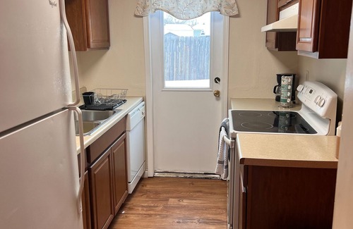 Fairview Apartment | Lovely 2 bedroom, Minutes from down town!