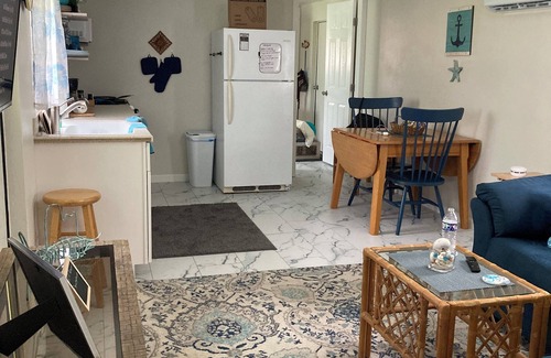 Taylor Creek House | Lovely 2-bedroom mobile home with AC in Okeechobee, on the canal near the locks.