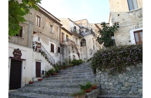Scalea Apartment | Lovely 2-bedroom rental with patio in Scalea